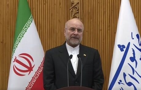 قالیباف: ‌ایستاده‌ایم و در نهایت ⁧‫ایران ما پیروز خواهد شد، به لطف خدا