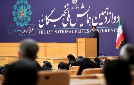 در استفاده از دانش جهانی محدودیتی نداریم / دولت با تمام توان در خدمت نخبگان و دانشگاه است