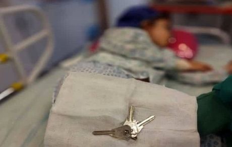 پزشکان یک دسته کلید از معده یک کودک ۶ ساله سبزواری خارج کردند