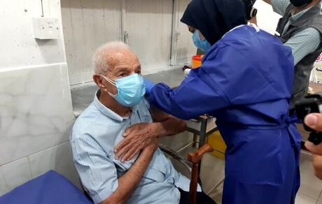 تزریق دُز بوستر واکسن کرونا در مراکز شبانه‌روزی نگهداری از سالمندان و معلولان
