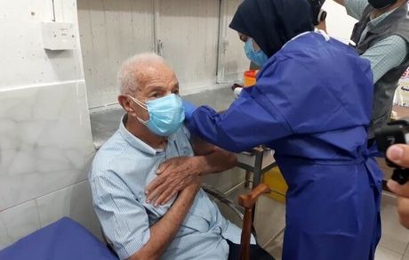 تزریق دُز بوستر واکسن کرونا در مراکز شبانه‌روزی نگهداری از سالمندان و معلولان