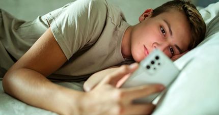 موبایل به رخت‌خواب نبرید