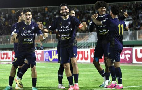 صعود چادرملو اردکان به رده پنجم لیگ برتر فوتبال / ذوب آهن باز هم باخت