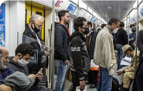 ازدحام مسافر در مترو به دلیل عدم رعایت مصوبات ستاد کرونا در ایام قرنطینه ابلاغی