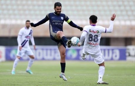 صدرنشین لیگ دسته یک بالاخره متوقف شد / یک بازی بخاطر برف لغو شد