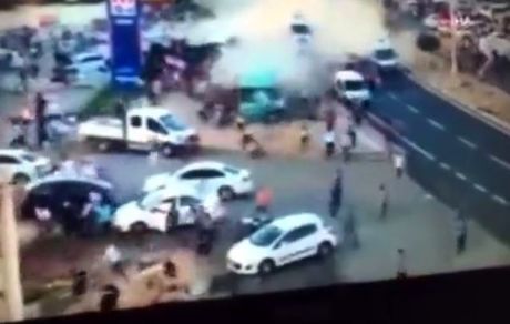 ۷۵ کشته و زخمی در برخورد یک خودرو با جمعیت در جنوب شرق ترکیه + ویدئو