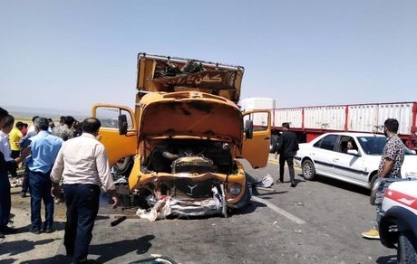 تصادف ناگوار پژو ۴۰۵ و کامیون بنز / خودروهای داخلی بلای جان مردم