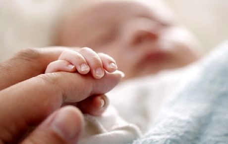 تولد نوزاد ۵.۵ کیلویی با زایمان طبیعی در کاشان