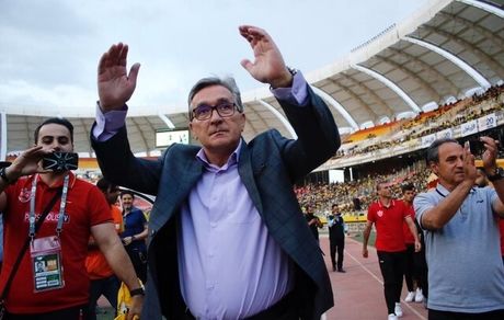 مهلت ٣٠ روزه فیفا به پرسپولیس برای پرداخت بدهی برانکو