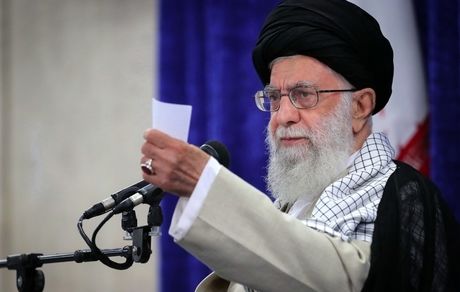 رهبر انقلاب:  دوستان و دشمنان بدانند در حوادث امنیتی چند روز اخیر، دشمن را عقب زدیم