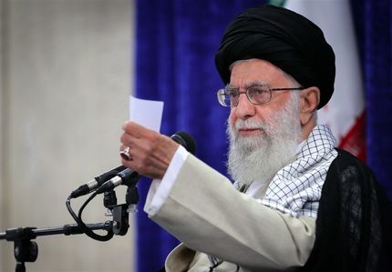 رهبر انقلاب:  دوستان و دشمنان بدانند در حوادث امنیتی چند روز اخیر، دشمن را عقب زدیم