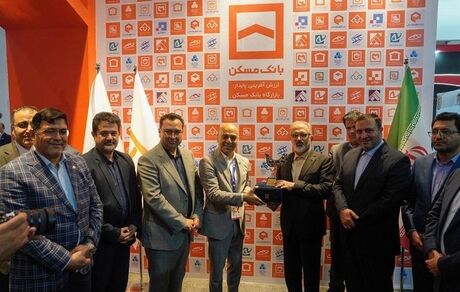 پرنده «تندیس کیش اینوکس ۲۰۲۵» بر شانه‌های بانک مسکن نشست
