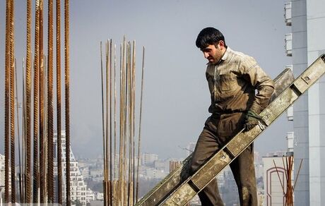 عضو شورای عالی کار: ممکن است حداقل حقوق کارگران با یک جلسه دیگر اصلاح شود