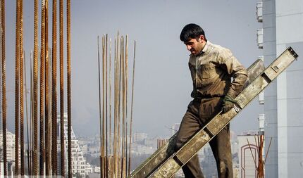 عضو شورای عالی کار: ممکن است حداقل حقوق کارگران با یک جلسه دیگر اصلاح شود