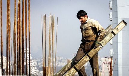 عضو شورای عالی کار: ممکن است حداقل حقوق کارگران با یک جلسه دیگر اصلاح شود