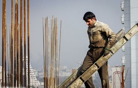 عضو شورای عالی کار: ممکن است حداقل حقوق کارگران با یک جلسه دیگر اصلاح شود