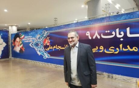 
حسینی: مجلس فعلی بی خاصیت است/ با احمدی نژاد ارتباط کاری ندارم
