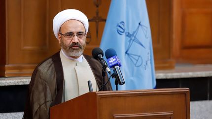 معاون اول قوه قضاییه: باید دنبال این باشیم که چرا دارو در بازار سیاه وجود دارد اما در داروخانه نیست