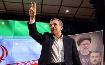 احمدی‌نژاد به شهادت رسید