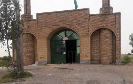 ایرنا: افراد ناشناسی، بخش‌هایی از دو امامزاده استان ایلام را آتش زدند