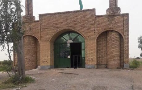 ایرنا: افراد ناشناسی، بخش‌هایی از دو امامزاده استان ایلام را آتش زدند