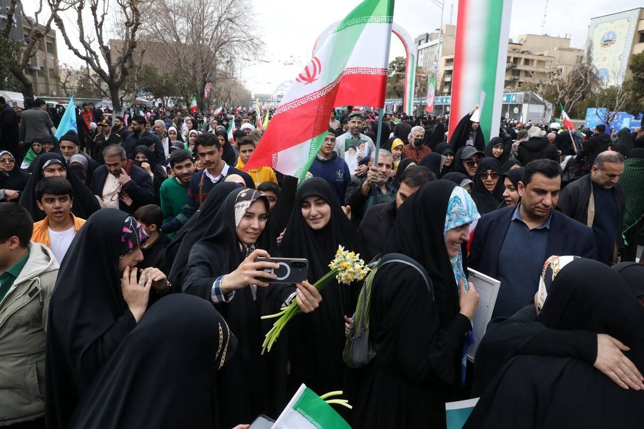 حضور آحاد مردم در راهپیمایی ۲۲ بهمن | تصاویر