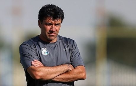 
نوازی: آدم‌های غیرفوتبالی و دلال را سرپرست استقلال کرده‌اند
