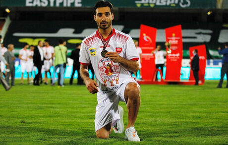 سخنان شجاع پس از بوسه بر لوگوی پرسپولیس