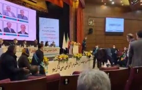 مجمع عمومی بانک دی به زد و خورد کشید