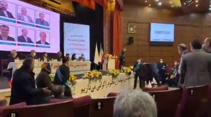 مجمع عمومی بانک دی به زد و خورد کشید