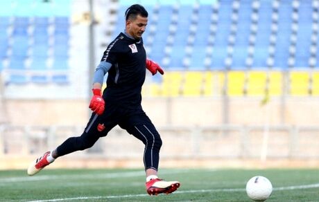 مشکلات دروازه‌بان پرسپولیس با مدیربرنامه‌هایش!