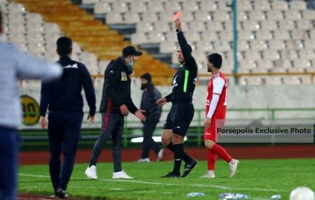 ویدیو| حرکتی که باعث اخراج گل‌محمدی سرمربی پرسپولیس شد