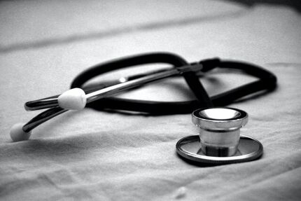 درخواست اعلام موضع مراجع عظام تقلید و جامعه مدرسین حوزه‌های علمیه درباره "طب اسلامی"