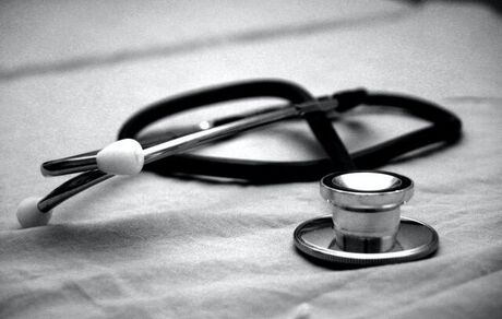 درخواست اعلام موضع مراجع عظام تقلید و جامعه مدرسین حوزه‌های علمیه درباره "طب اسلامی"