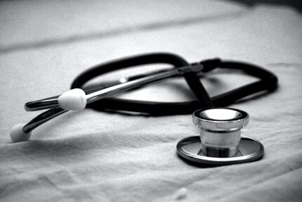 درخواست اعلام موضع مراجع عظام تقلید و جامعه مدرسین حوزه‌های علمیه درباره "طب اسلامی"
