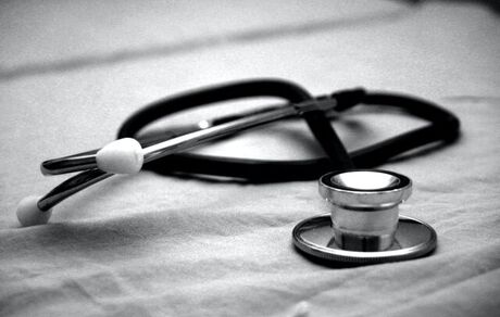 درخواست اعلام موضع مراجع عظام تقلید و جامعه مدرسین حوزه‌های علمیه درباره "طب اسلامی"