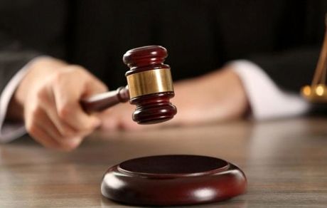  محکومیت یک معلم به ۴۵ ضربه شلاق با شکایت وزیر و معاونش/ اتهام: کشیدن کاریکاتور! 