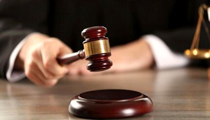  محکومیت یک معلم به ۴۵ ضربه شلاق با شکایت وزیر و معاونش/ اتهام: کشیدن کاریکاتور! 