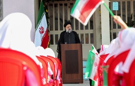 سند تحول بنیادین آموزش و پرورش سرلوحه تمام شئون آموزشی کشور قرار گیرد