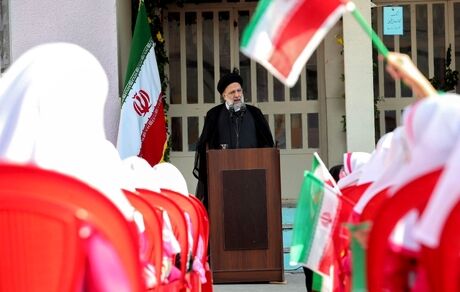 سند تحول بنیادین آموزش و پرورش سرلوحه تمام شئون آموزشی کشور قرار گیرد