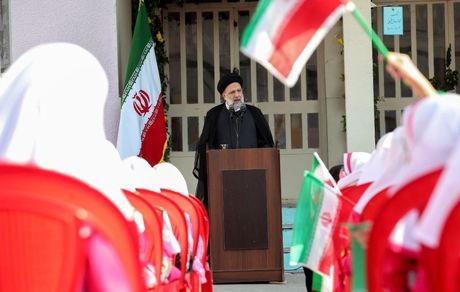 سند تحول بنیادین آموزش و پرورش سرلوحه تمام شئون آموزشی کشور قرار گیرد