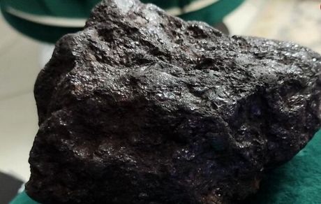 قطعه شهاب‌سنگ مریخی در برج آزادی رونمایی شد