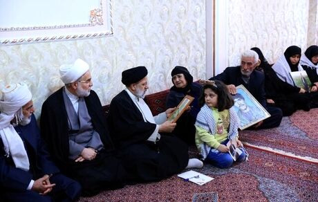 دیدار رییس جمهور با خانواده شهدا و جانباختگان حوادث اخیر کردستان