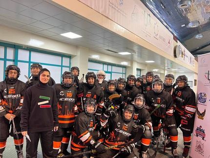 صعود تیم دختران هاکی روی یخ ایران به نیمه نهایی تورنمنت امارات