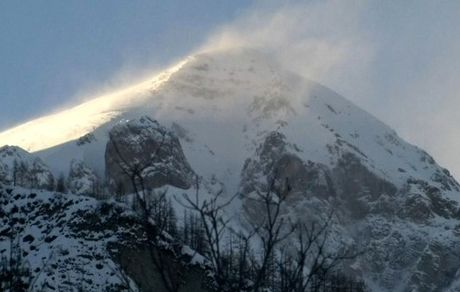 از کوهنوردی طی آخر هفته اجتناب کنید/هوای ارتفاعات برفی‌ است