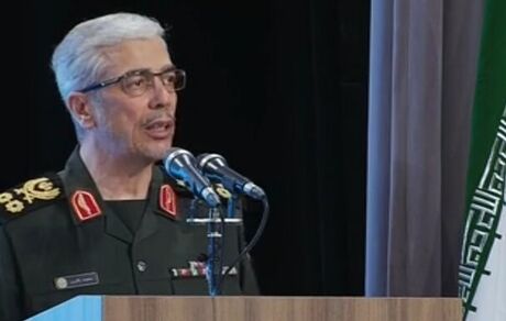 سرلشکر باقری: سر و دست شکستن بعضی‌ها برای پست‌ تعجب دارد/باید به شبهه‌های جوانان پاسخ بگوییم