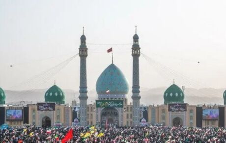 اقامه نماز بر پیکر آقای شهید انقلاب و خانواده ایشان توسط آیت‌الله جوادی آملی 