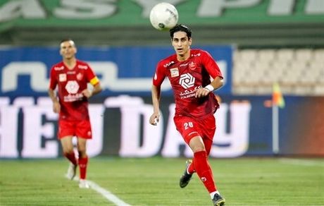 مدافع پرسپولیس پاسخ تماس‌های پیروانی را نداد!