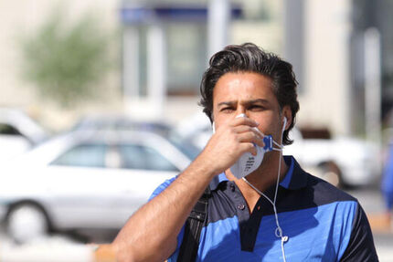 لبخند به لب فرهاد برگشت/ عکس