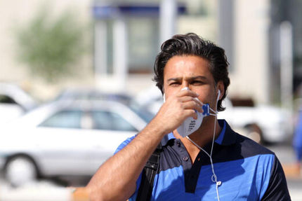لبخند به لب فرهاد برگشت/ عکس